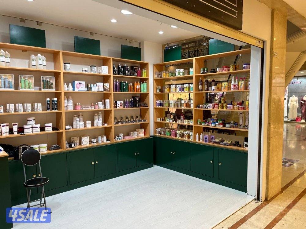 ستاندات او ارفف للايجار في مجمع الحمرا مول بالفروانيه1