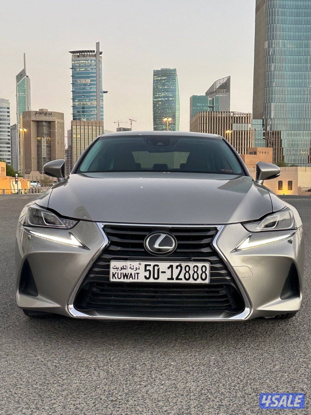 لكزس IS200 T_موديل 2017_بحالة الوكالة شرط الفحص_عداد 125 KM فقط2