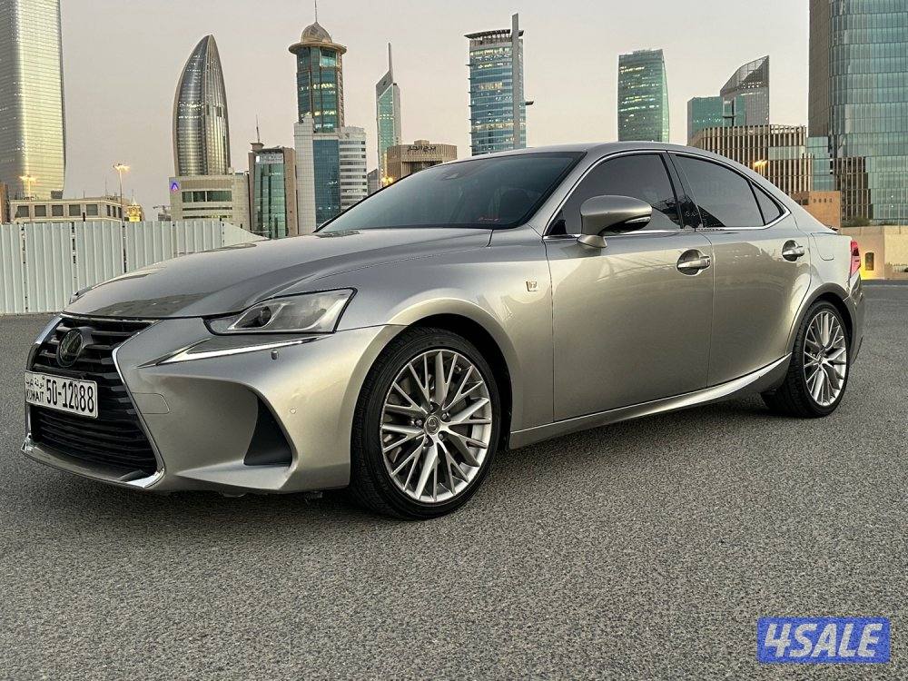 لكزس IS200 T_موديل 2017_بحالة الوكالة شرط الفحص_عداد 125 KM فقط0