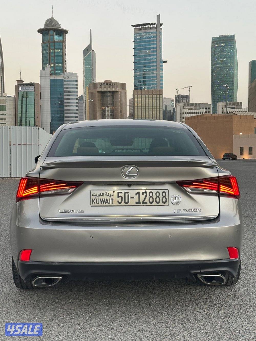 لكزس IS200 T_موديل 2017_بحالة الوكالة شرط الفحص_عداد 125 KM فقط4