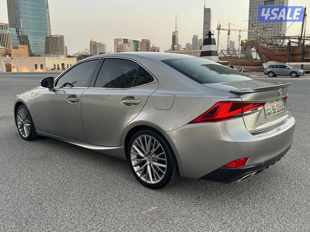 لكزس IS200 T_موديل 2017_بحالة الوكالة شرط الفحص_عداد 125 KM فقط7