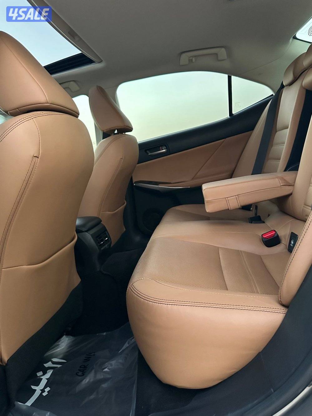 لكزس IS200 T_موديل 2017_بحالة الوكالة شرط الفحص_عداد 125 KM فقط11