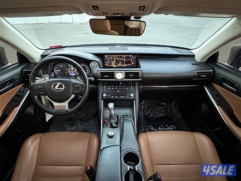 لكزس IS200 T_موديل 2017_بحالة الوكالة شرط الفحص_عداد 125 KM فقط12
