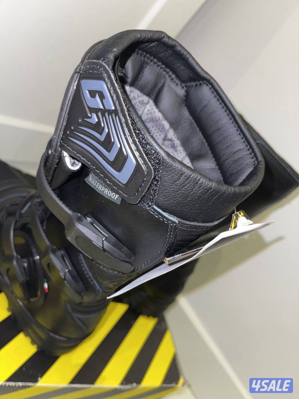 جناط lone rider وخوذ متنوعه وجاكيت15