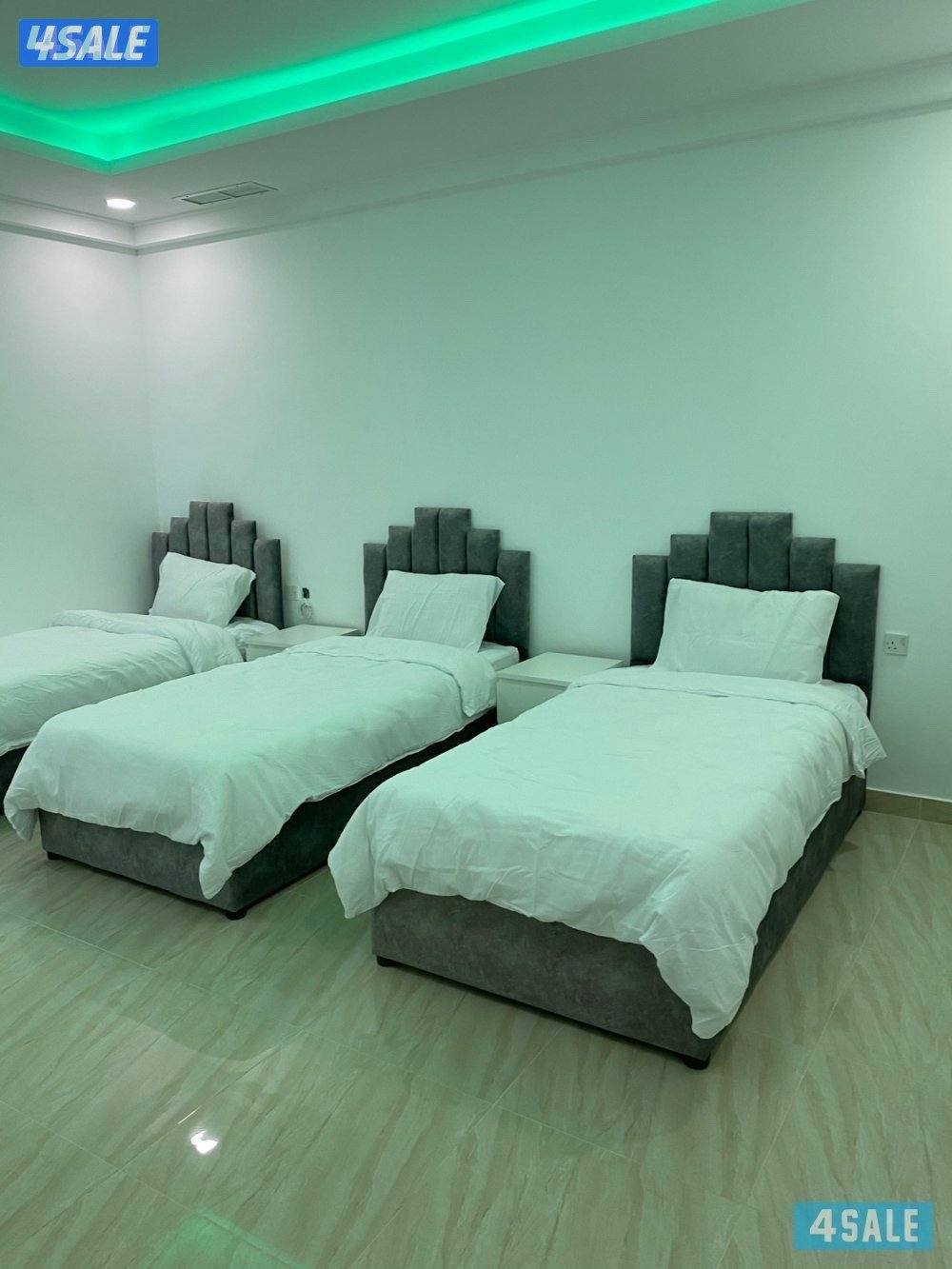 للإيجار شقه كبيره   مطله علي الخور مباشرة6