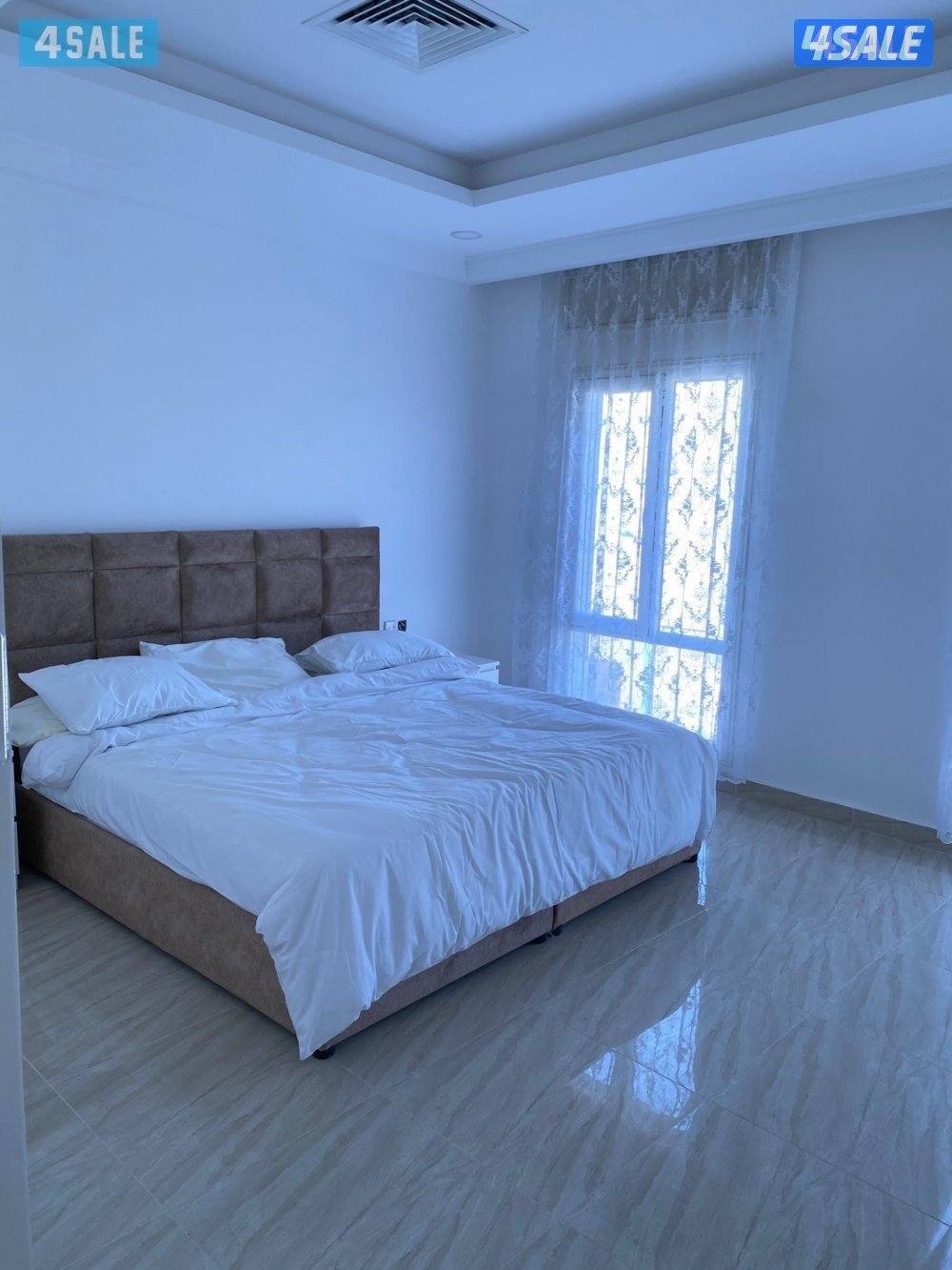 للإيجار شقه كبيره   مطله علي الخور مباشرة7