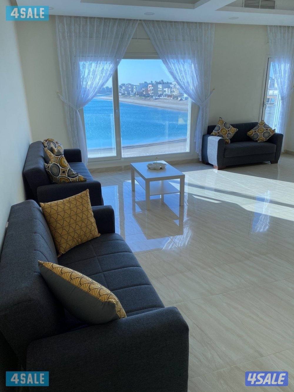 للإيجار شقه كبيره   مطله علي الخور مباشرة8