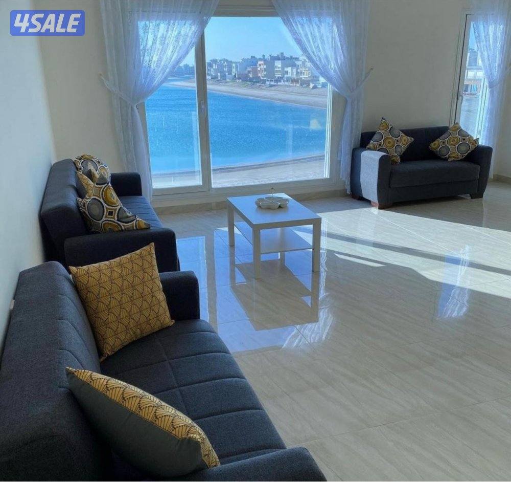 للإيجار شقه كبيره   مطله علي الخور مباشرة10