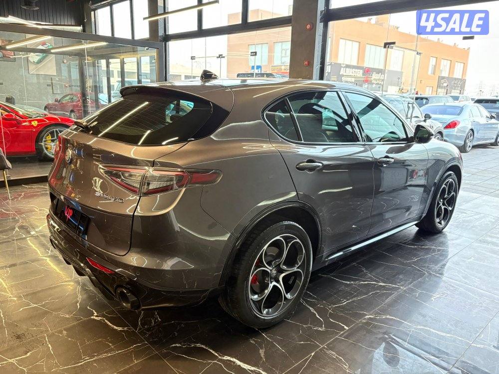 الفاروميو Q 4 stelvio8