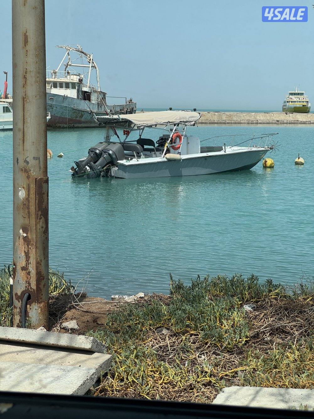 للبيع طراد اماراتي 28 قدم2