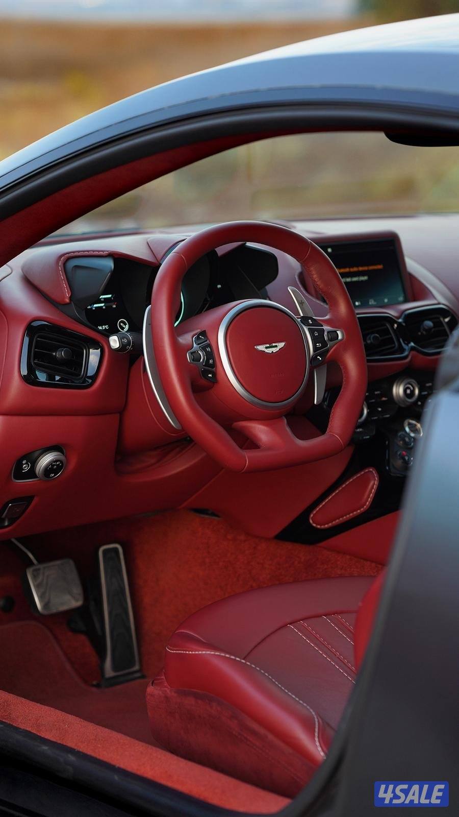 Aston Martin Vantage8