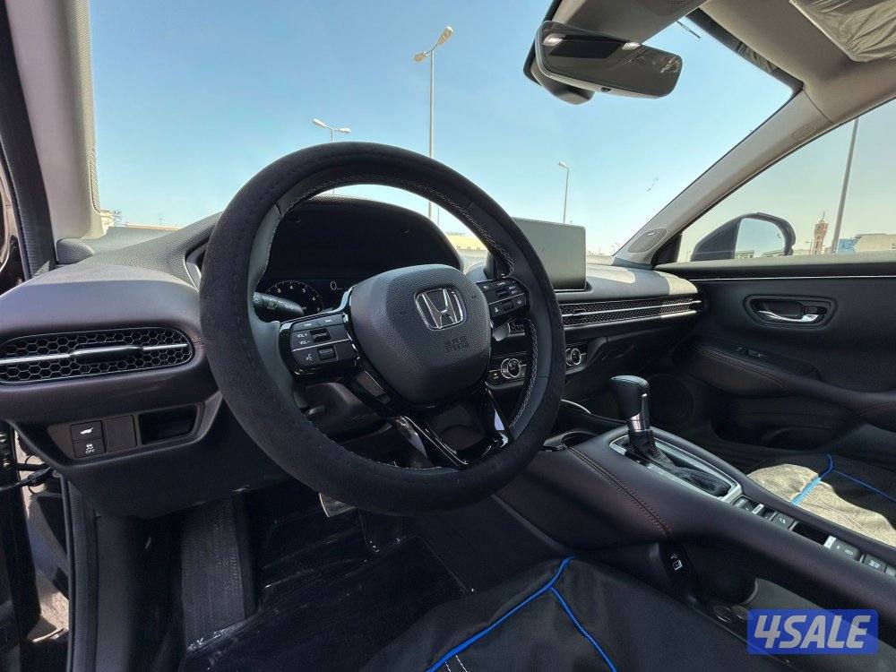 ZRV موديل 2024 ماشي: 1 ألف9