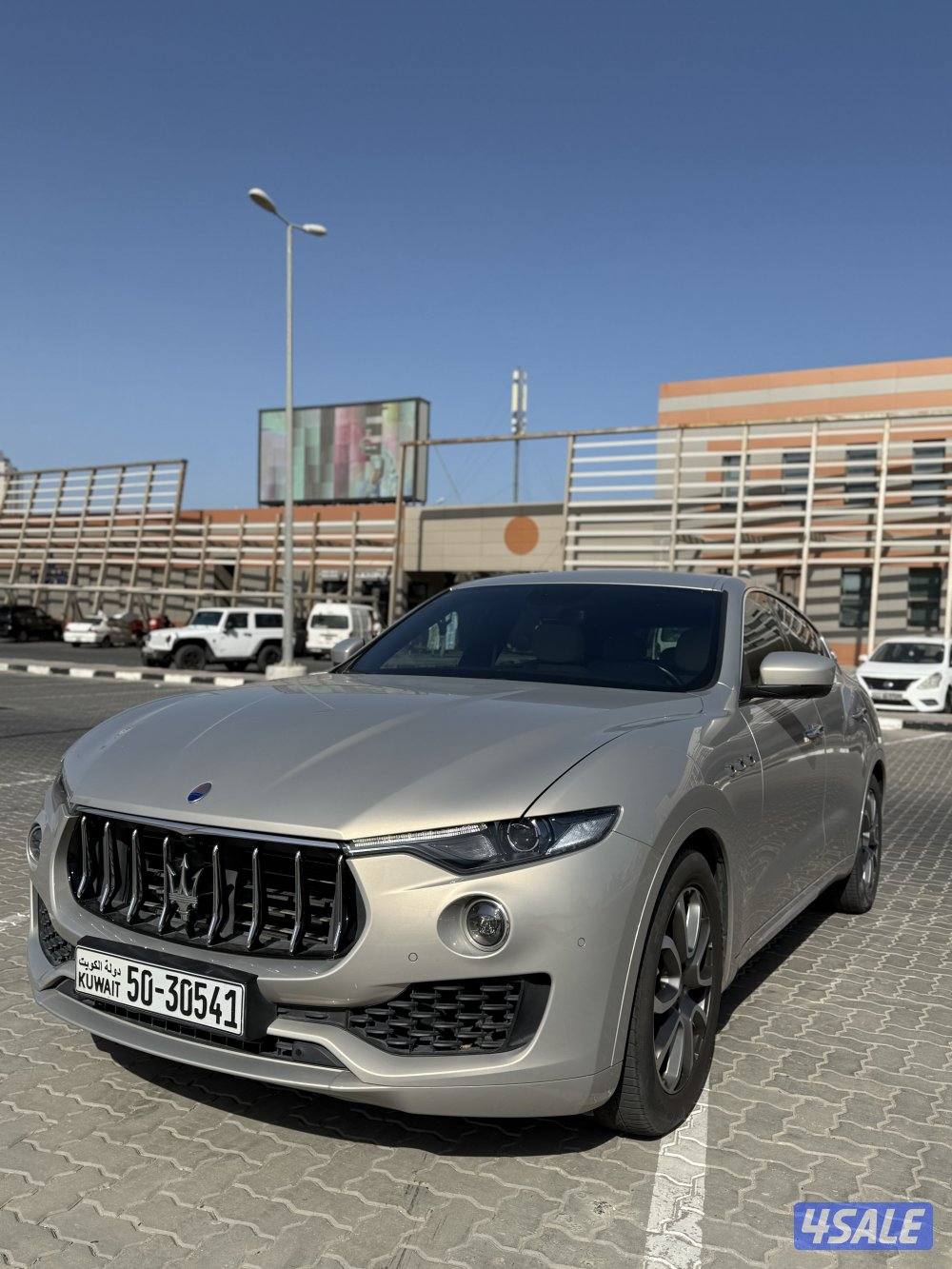 للبيع مازيراتي ليفانتي0