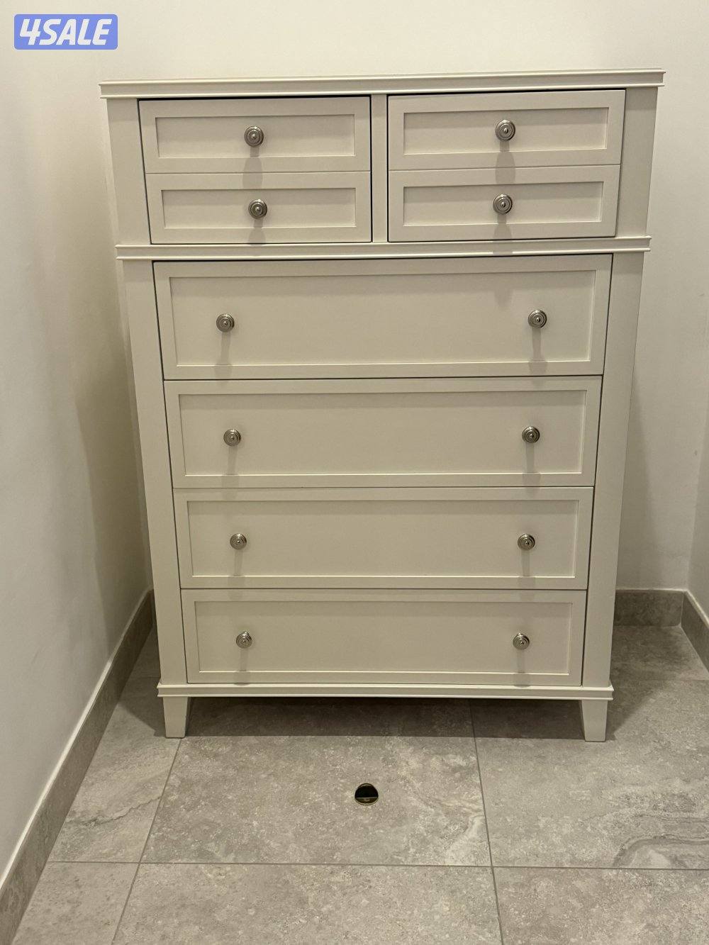 Excellent Condition PotteryBarn Kids Draws Cabinet0