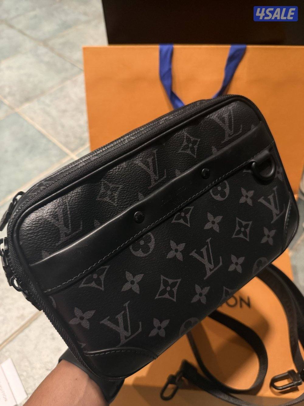 LV alpha Messenger اصلية مع فواتيرها من ال ڤي الكويت2
