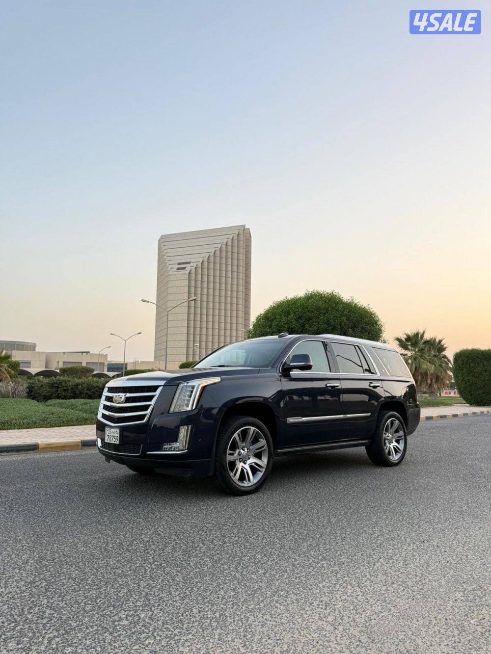 اسكاليد 2017 وارد الغانم ماشي 127 بحاله ممتازه جداً شرط الفحص الكامل1