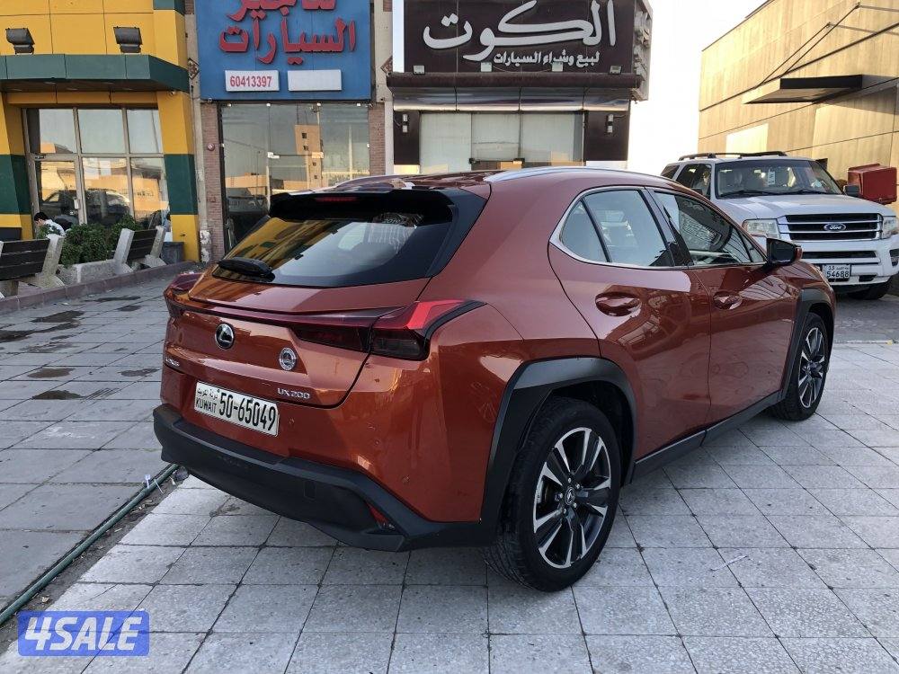 لكزس UX الدرجة الاولي2