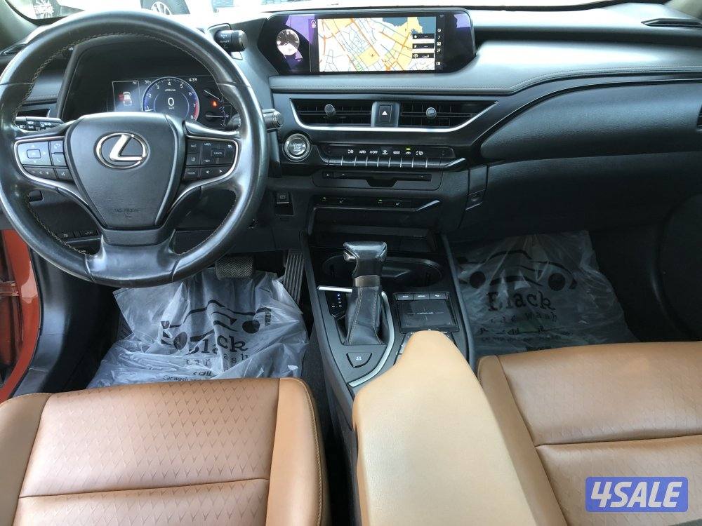 لكزس UX الدرجة الاولي6