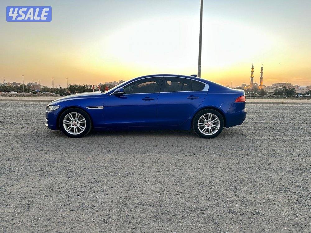 جاكوار XE موديل ٢٠١٨ عداد قليل و صبغ وكالة4