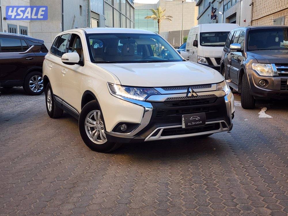 للبيع ميتسوبيشي أوتلاندر عداد 102 ألف موديل 2019 شرط الفحص0