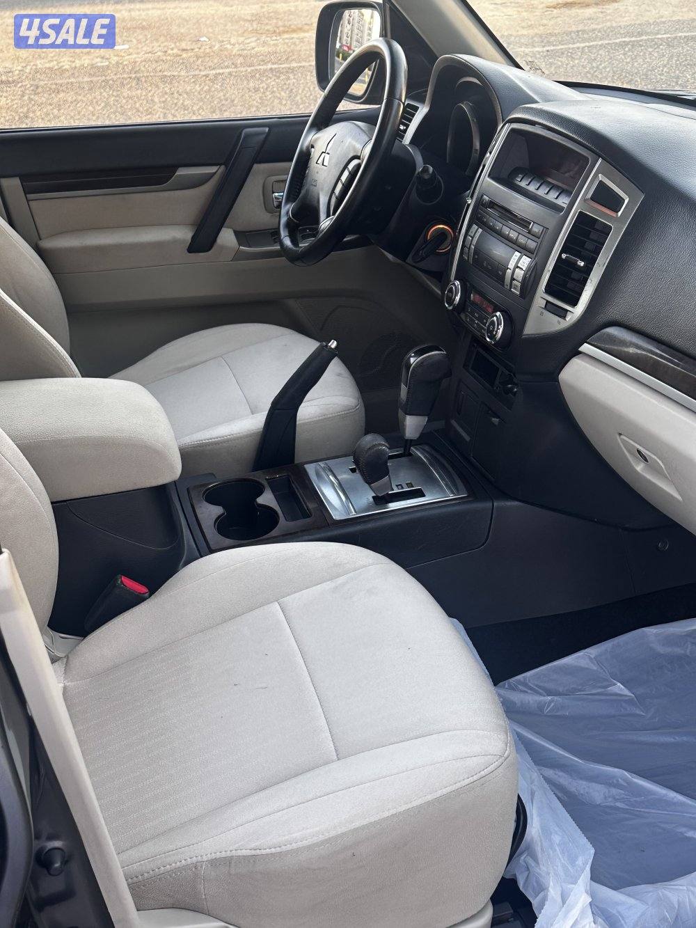 للبيع باجيرو 2016 صبغ وكاله ماعدا قطعه5