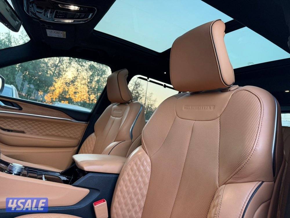 GRAND CHEROKE SUMMIT 4*4 _2023 صبغ الوكالة8