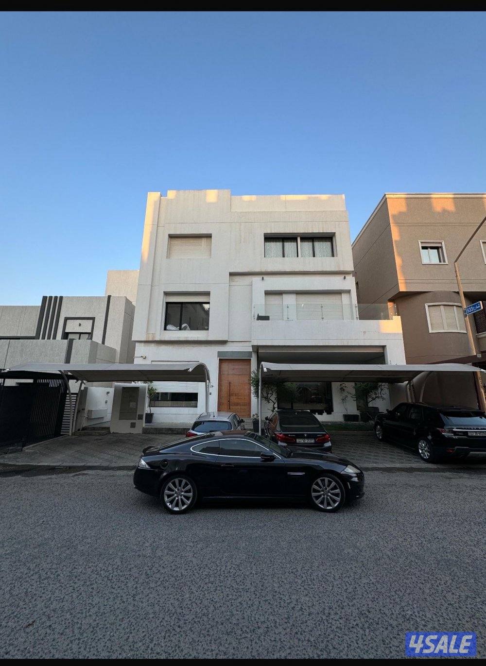 للبيع فيلا في المسايل ثلاث ادوار ونص0