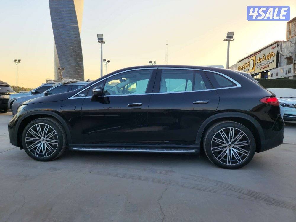 Mercedes- Benz EQE 350 - 4 matic3