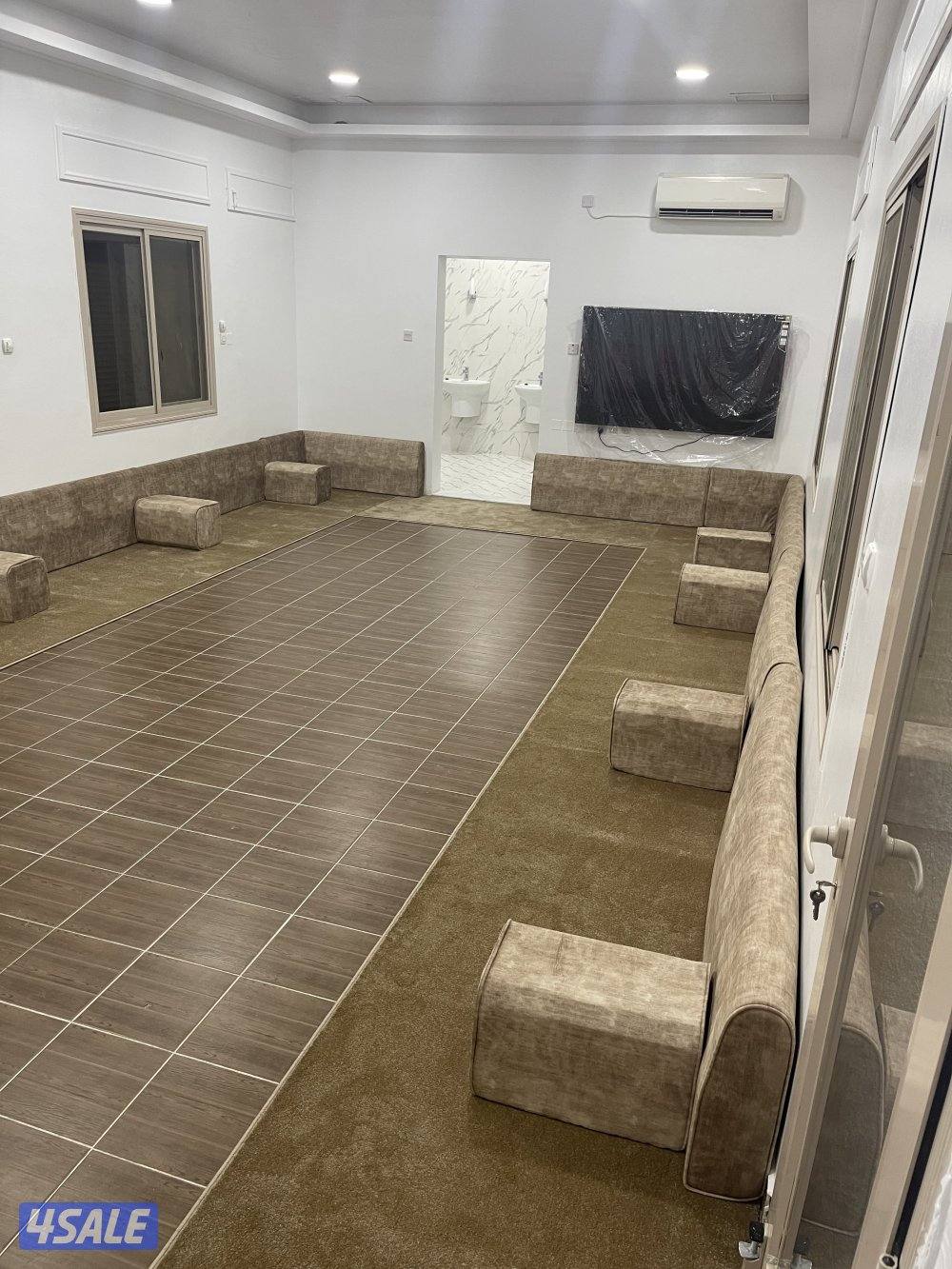 للايجار الشهري جاخور كامل بالهجن فخم جدا7