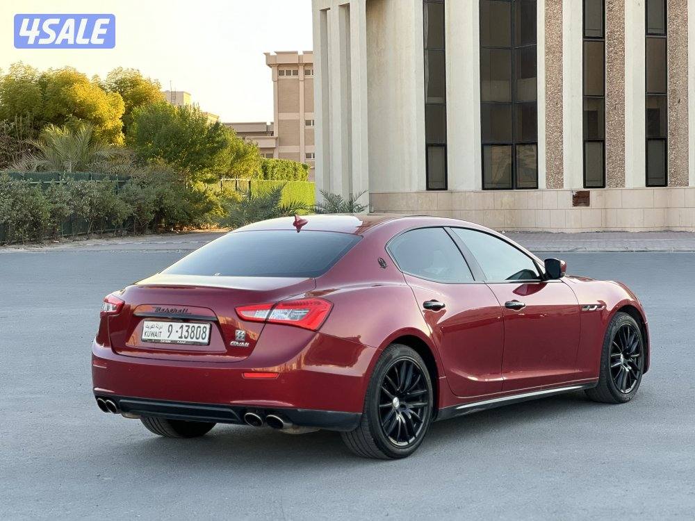 بحالة ممتازه عداد ٩٥ الف موديل ٢٠١٥4