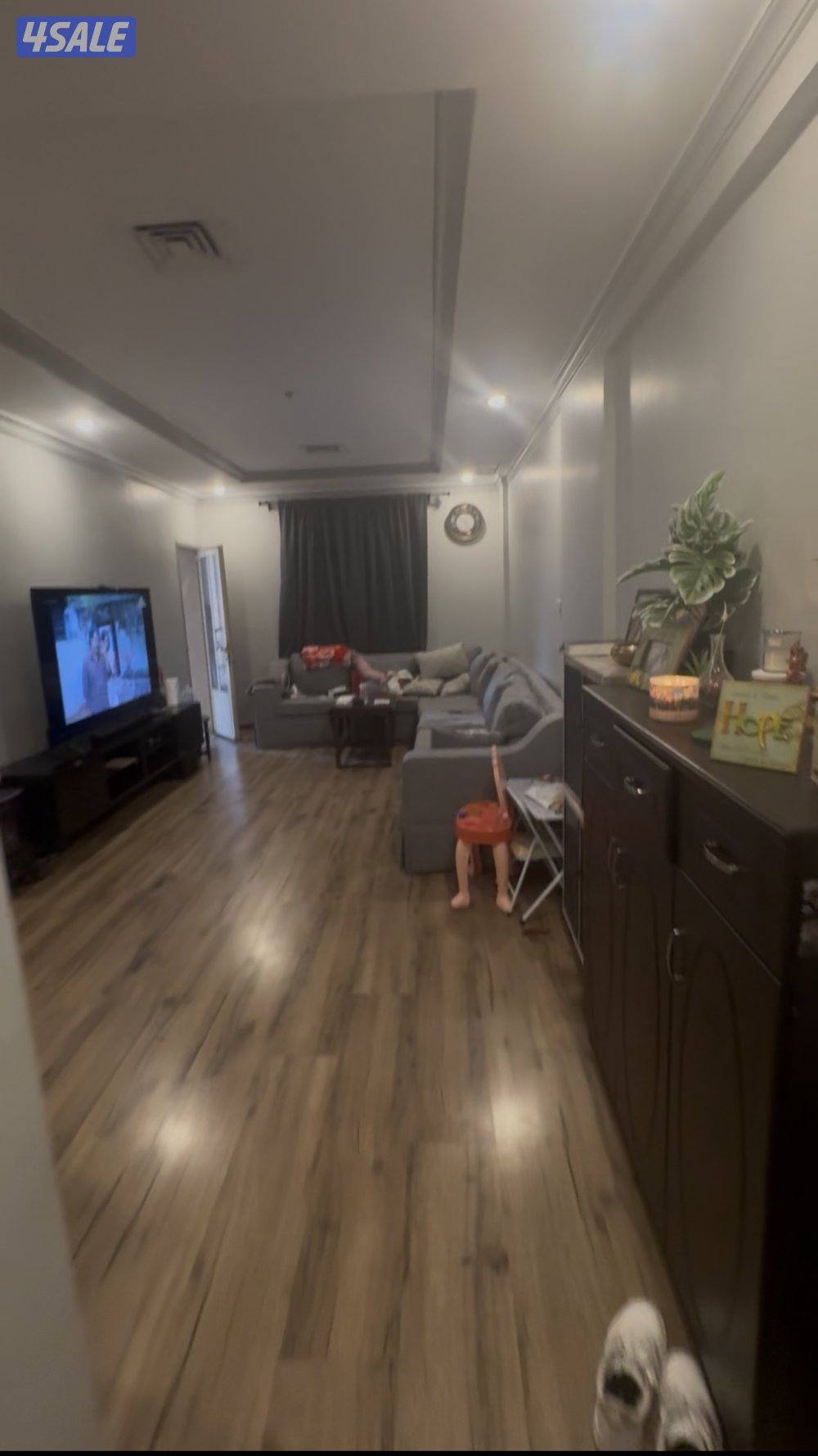 للبيع شقه السالميه 87م وشقه بحولي ٨٤م مؤجره 3801