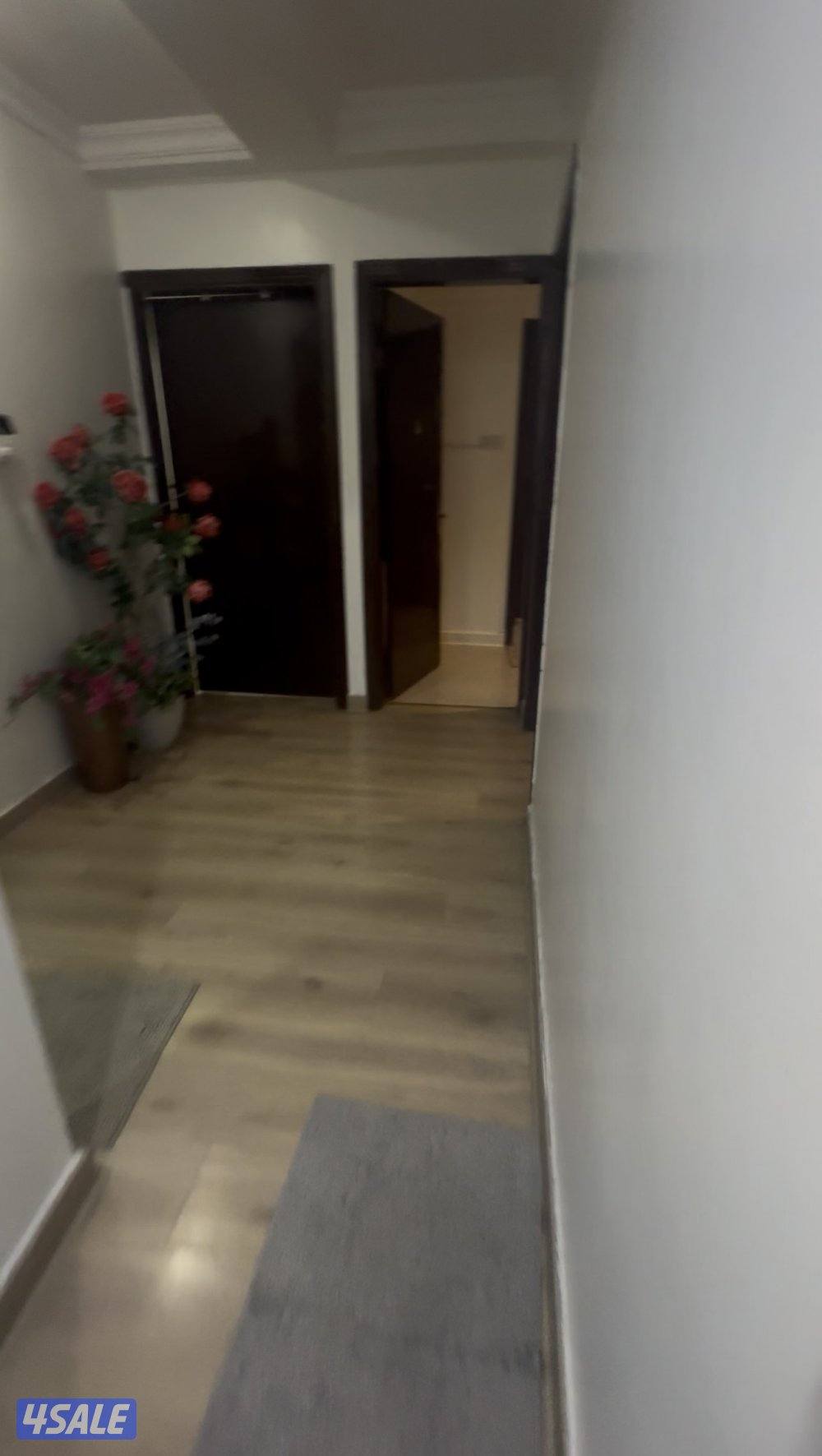 للبيع شقه السالميه 87م وشقه بحولي ٨٤م مؤجره 3802