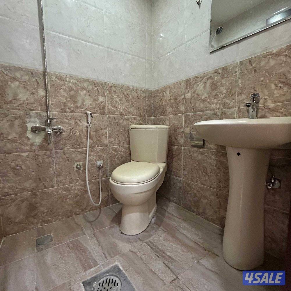 شقة مع بلكونة للإيجار في سلوى قطعة 55