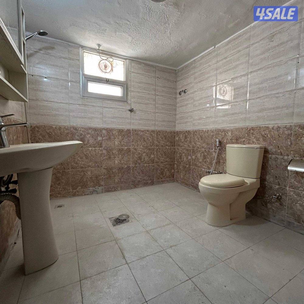 شقة مع بلكونة للإيجار في سلوى قطعة 56