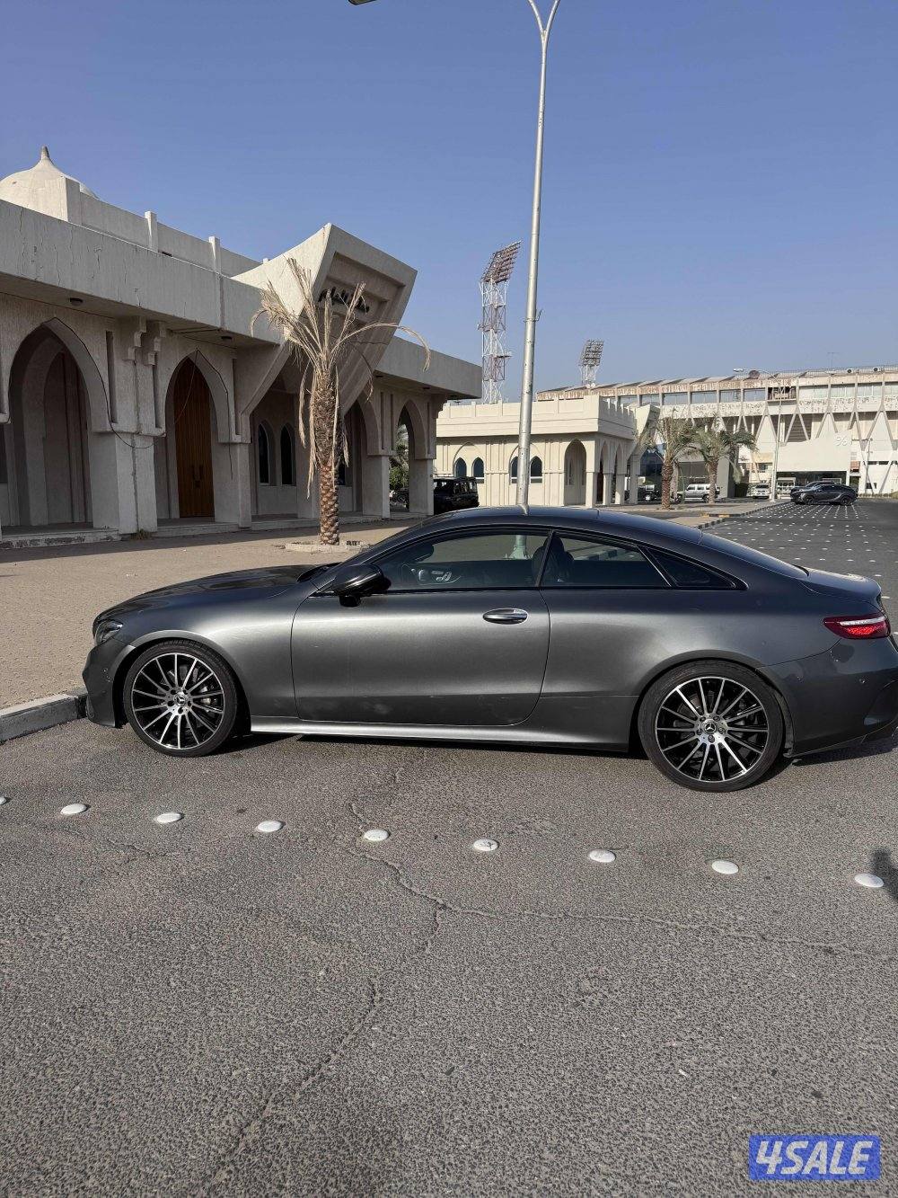 مرسيدس اي ٣٠٠0