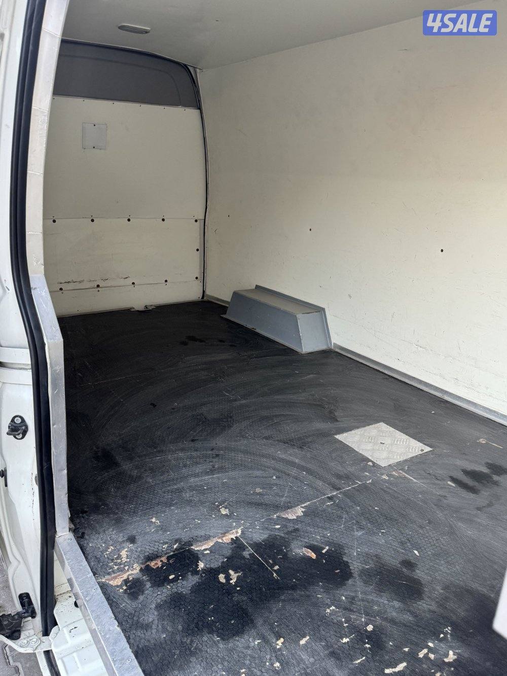 تويوتا باص هياس مقفل ثلاجه موديل 20236