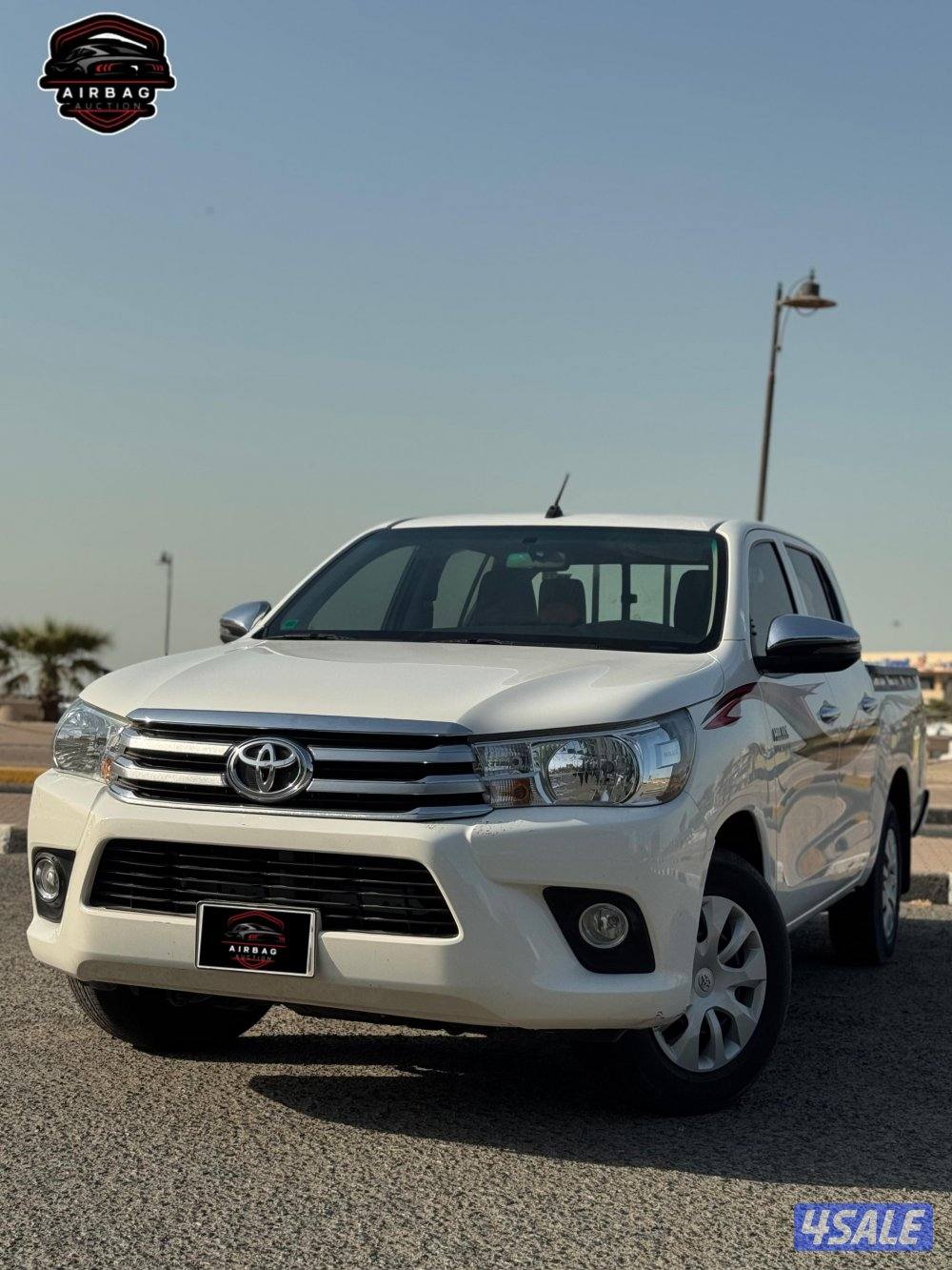 للبيع وانيت هايلكس 
موديل 2023 
عداد 15 الف اتوماتك البيع جمله وبالحبه0