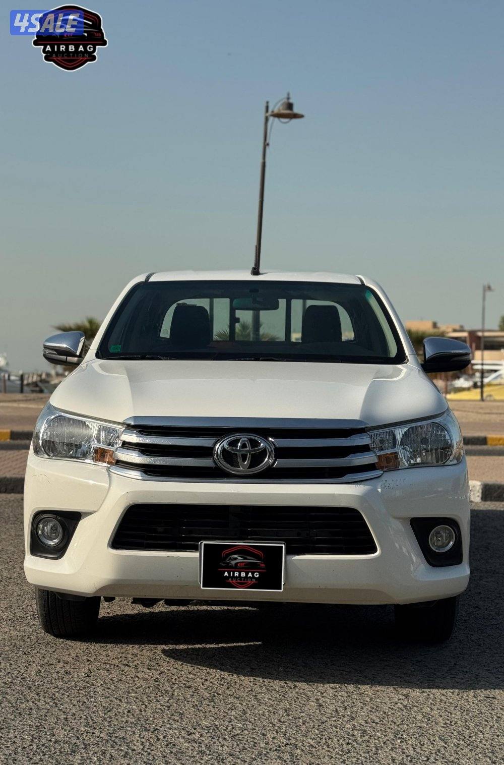 للبيع وانيت هايلكس 
موديل 2023 
عداد 15 الف اتوماتك البيع جمله وبالحبه1