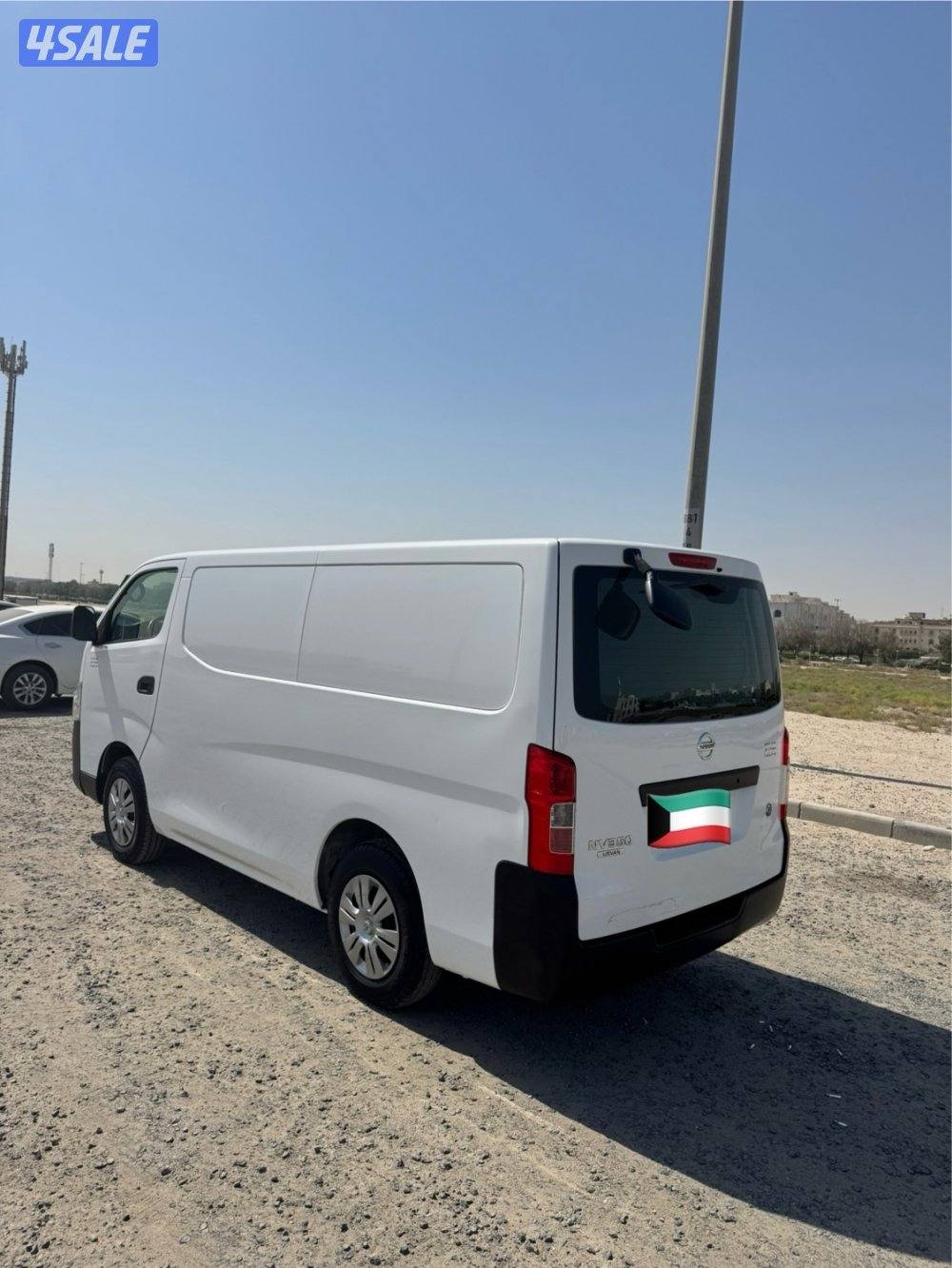 باص نيسان اورفان مقفل.3