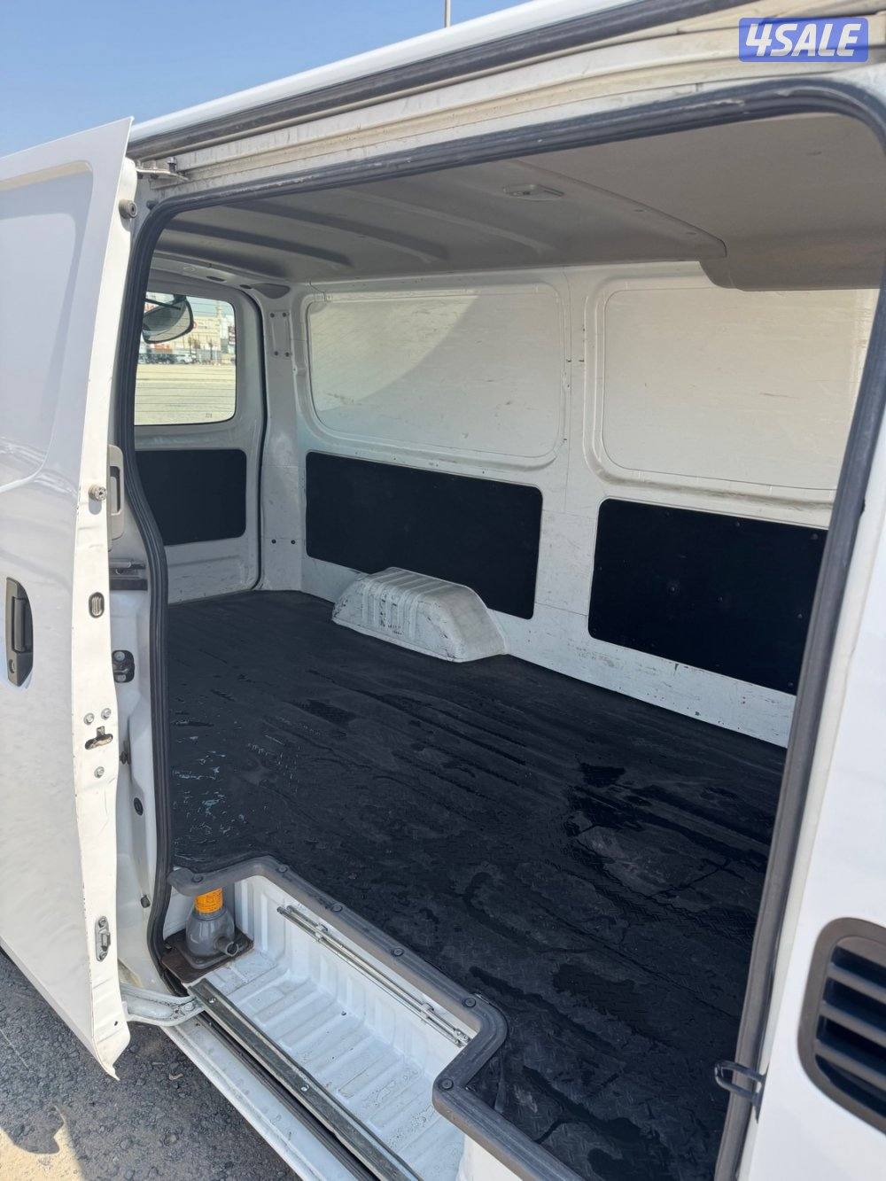 باص نيسان اورفان مقفل.8