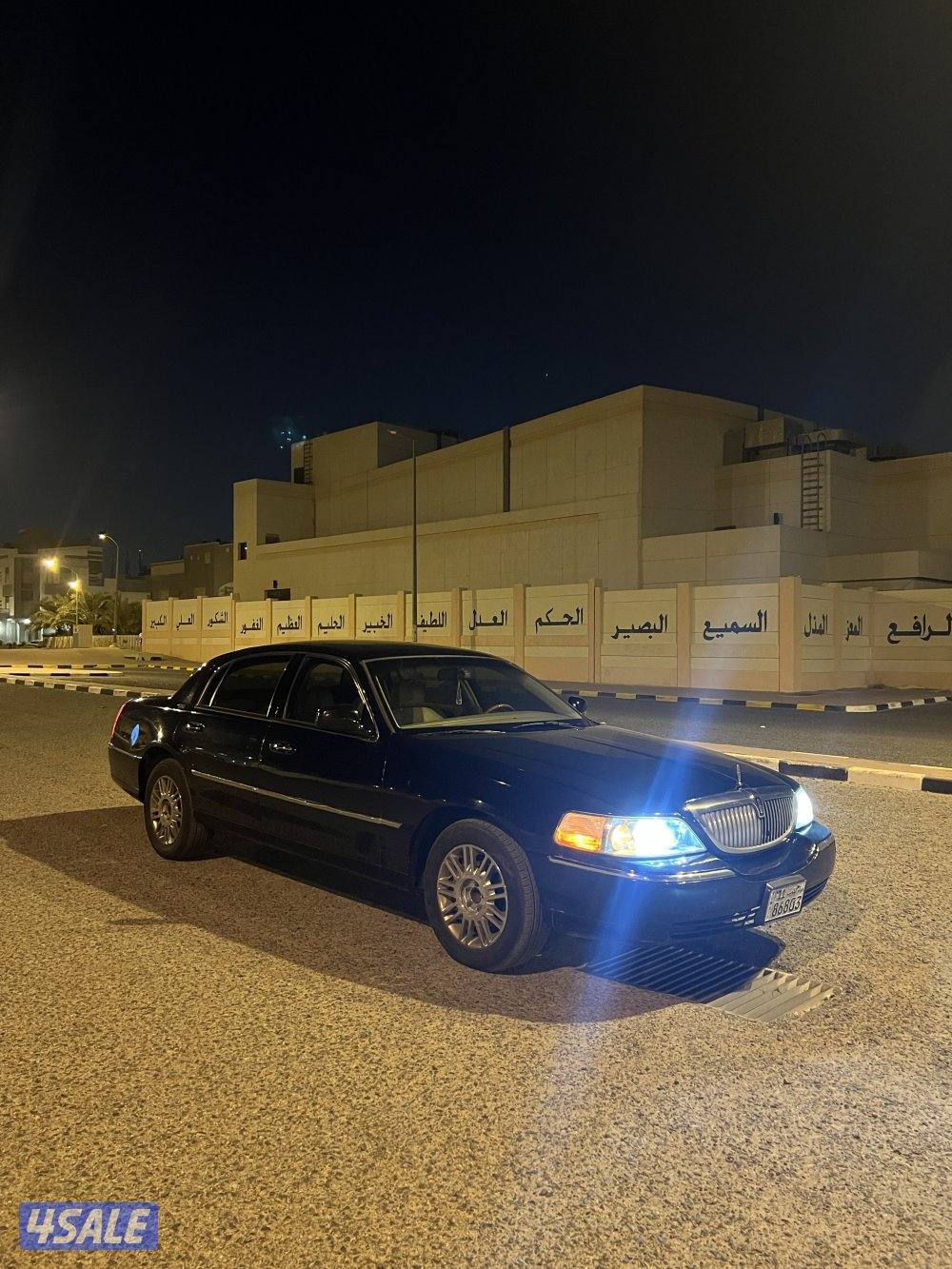 للبيع فورد لنكن تاون كار0