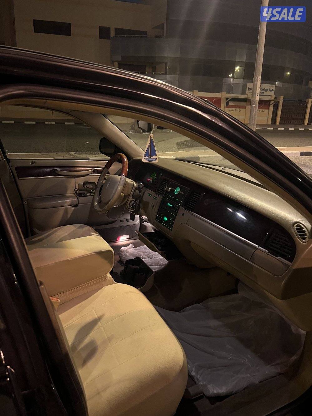 للبيع فورد لنكن تاون كار7