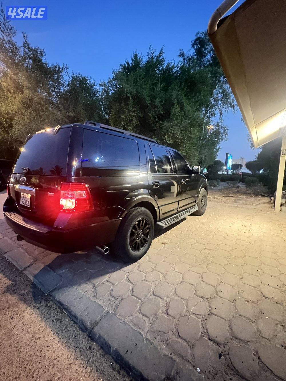 Ford expedition 8 cylinder very clean condition0