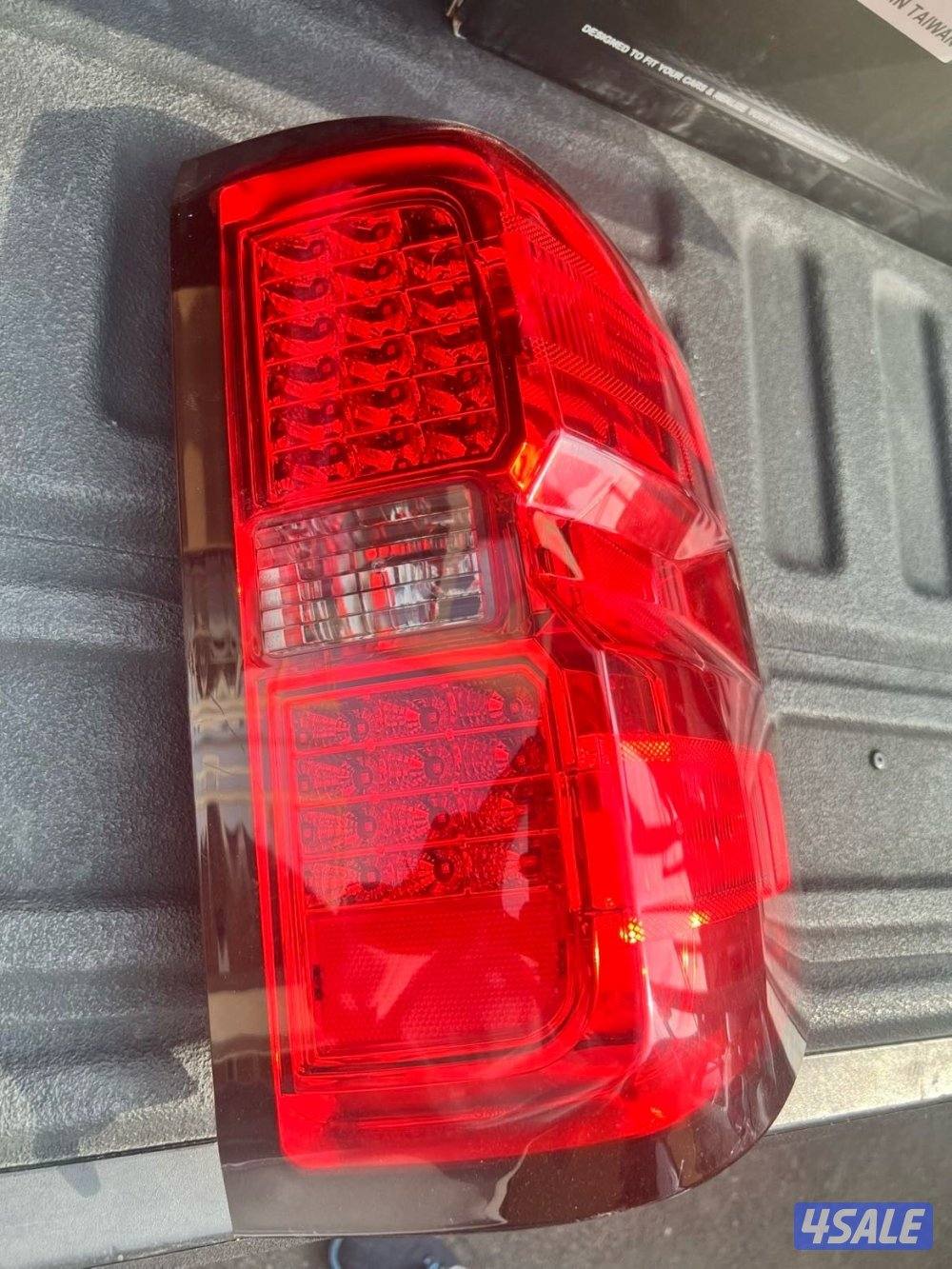 للبيع اغراض وانيت سلفرادو3