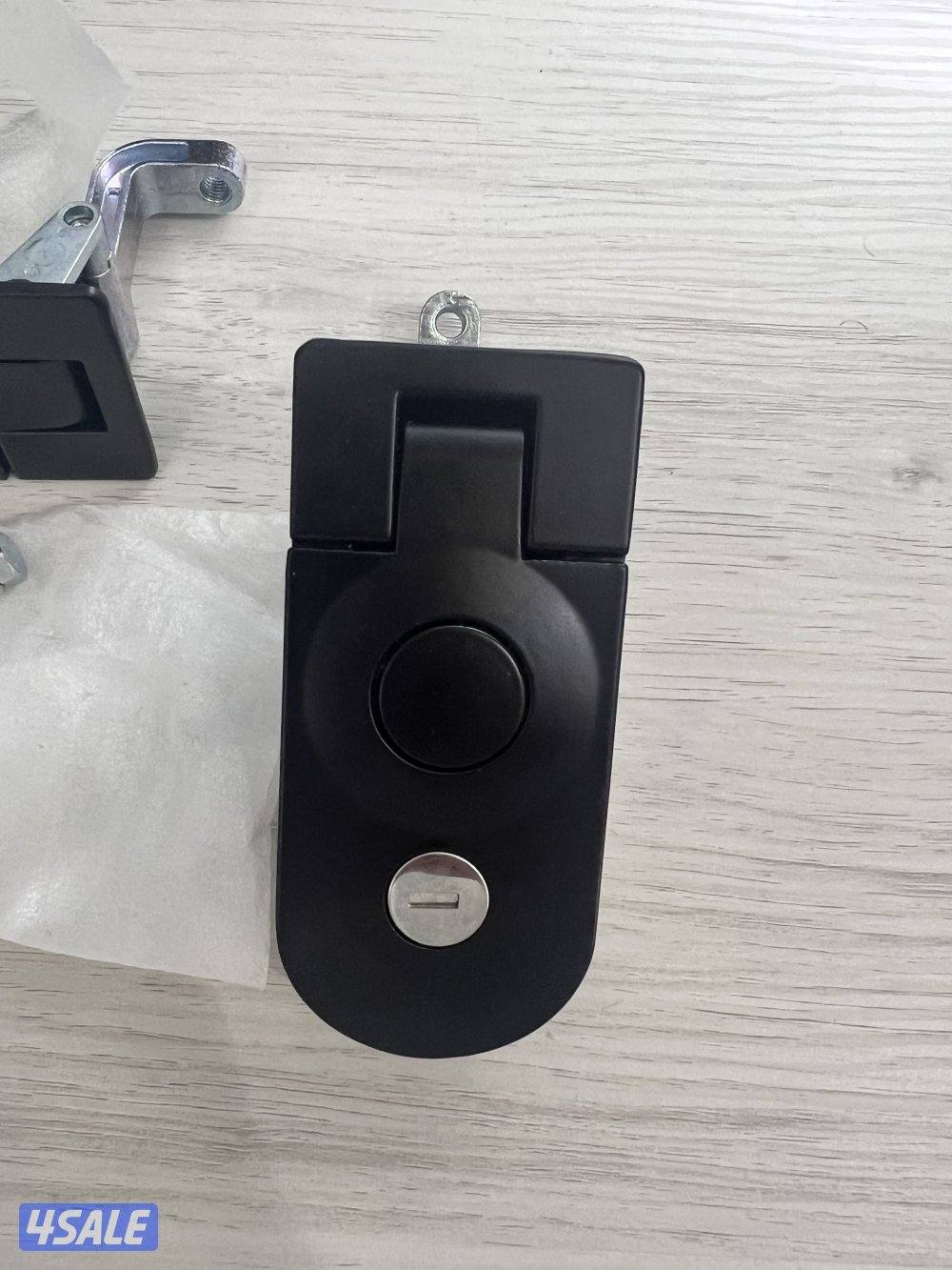 للبيع اغراض وانيت سلفرادو5