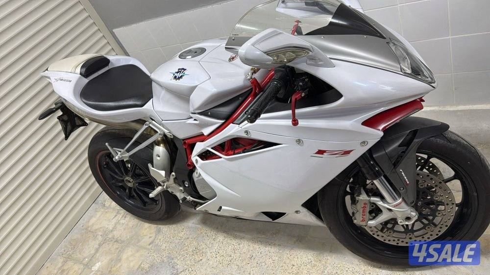 MV Augusta 2015 F4- 1000 Very celan only 10000 Kilometer !!0