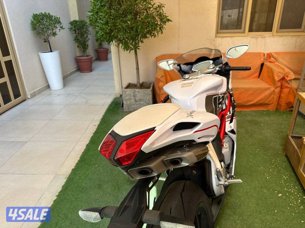 MV Augusta 2015 F4- 1000 Very celan only 10000 Kilometer !!2