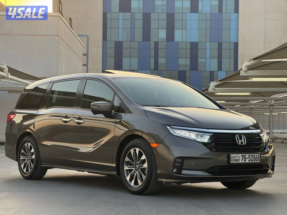 للبيع هوندا اوديسي موديل 2023 عداد 76 صبغ وكاااالة0