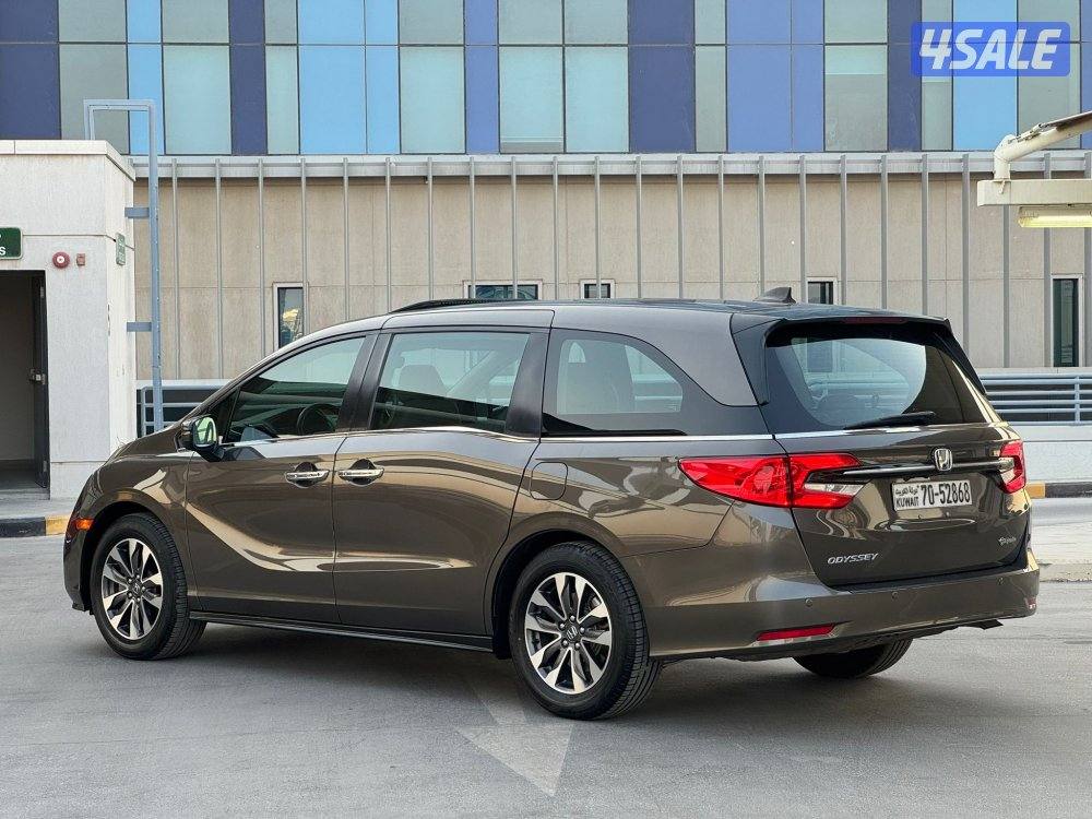 للبيع هوندا اوديسي موديل 2023 عداد 76 صبغ وكاااالة3