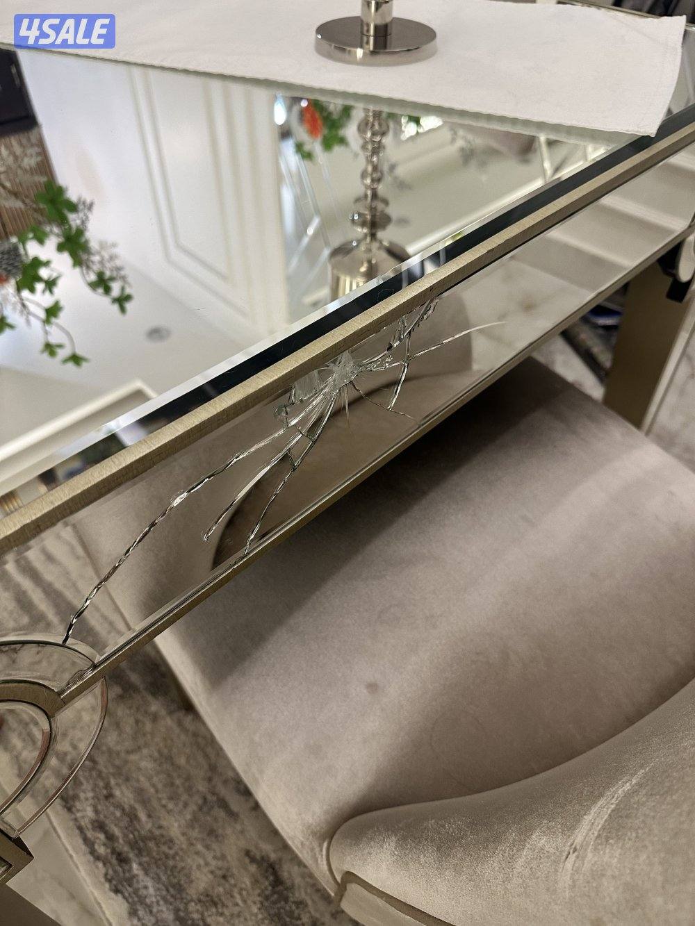 طاولة طعام فاخرة كاملة من هوم سنتر مع ٦ كراسي للبيع2